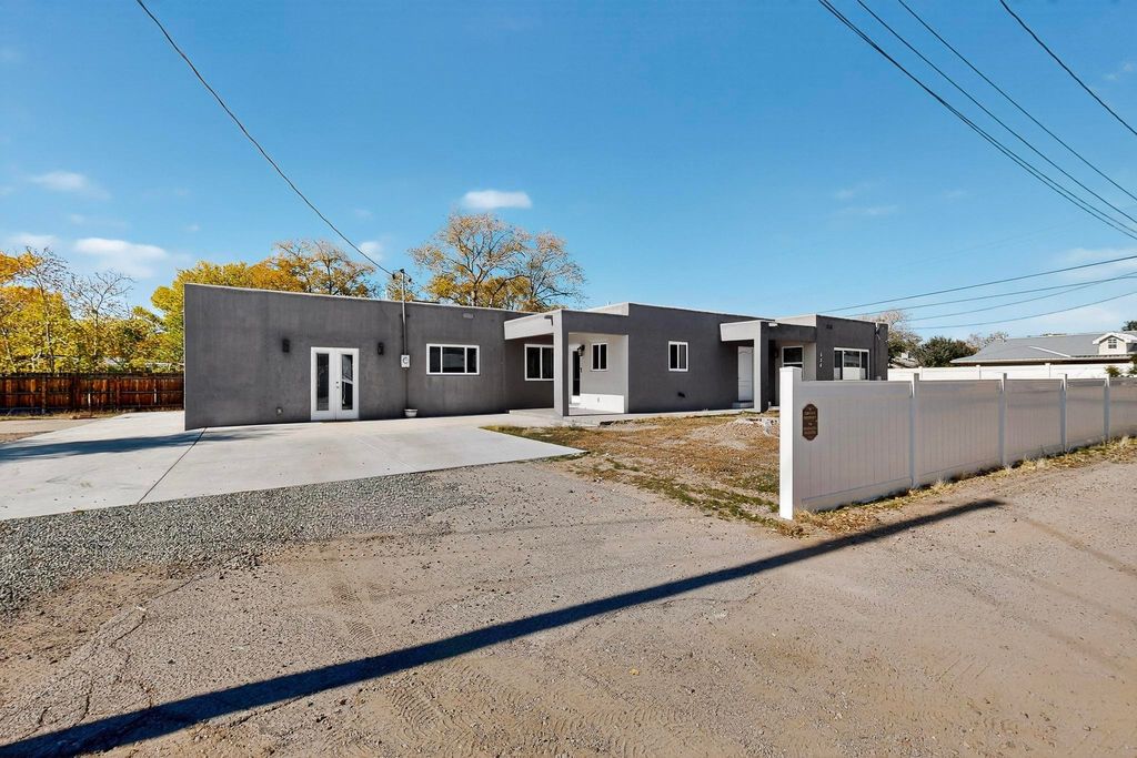 Image 47 of property listing at 534 Muscatel Avenue NE, Albuquerque, NM 87107