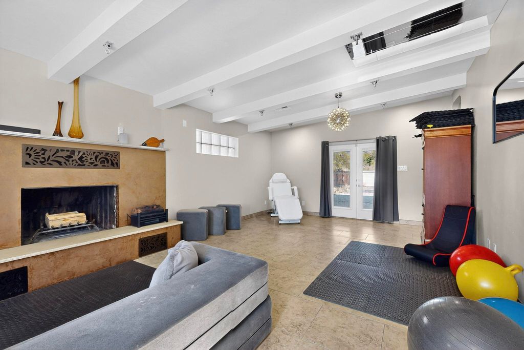 Image 48 of property listing at 534 Muscatel Avenue NE, Albuquerque, NM 87107