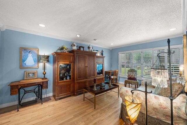 3303 EL AMADOR COURT, Tampa, FL 33614