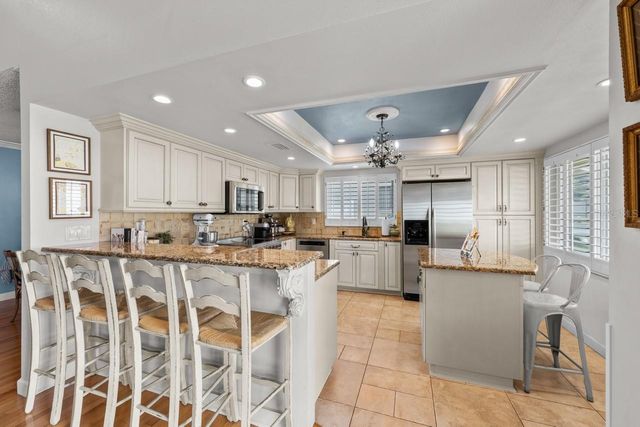 3303 EL AMADOR COURT, Tampa, FL 33614