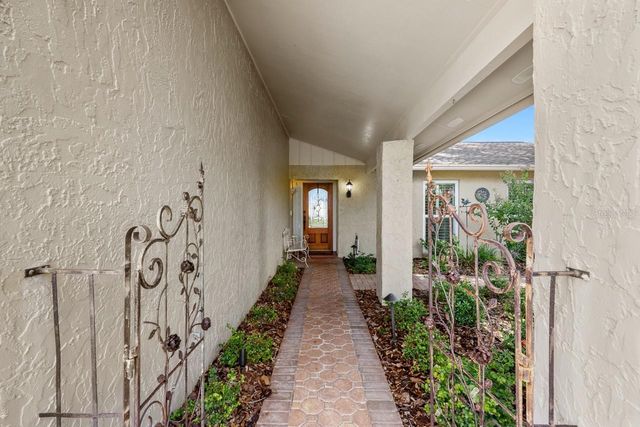 3303 EL AMADOR COURT, Tampa, FL 33614