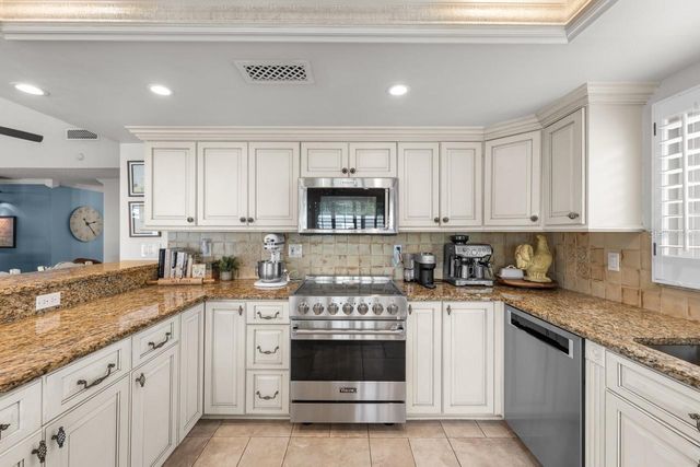 3303 EL AMADOR COURT, Tampa, FL 33614