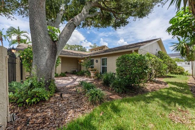 3303 EL AMADOR COURT, Tampa, FL 33614