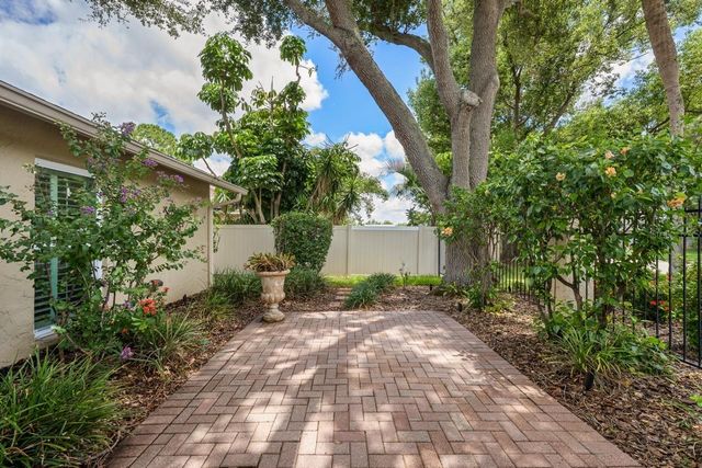 3303 EL AMADOR COURT, Tampa, FL 33614