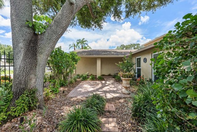 3303 EL AMADOR COURT, Tampa, FL 33614