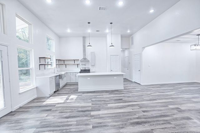 21 L Denson Road, Coldspring, TX 77331