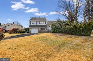 1054 RIVIERA RD, Warminster, PA 18974