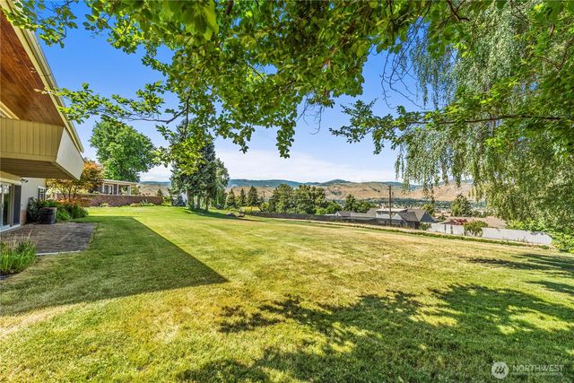 1840 Country Club Drive, East Wenatchee, WA 98802
