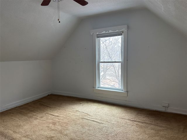 325 W 8th Street S, Newton, IA 50208