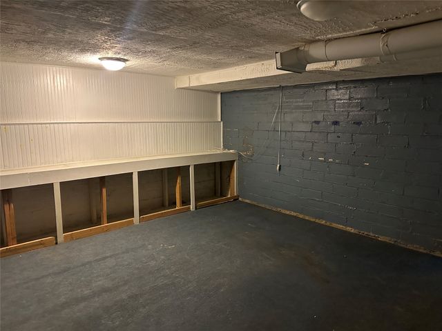 325 W 8th Street S, Newton, IA 50208