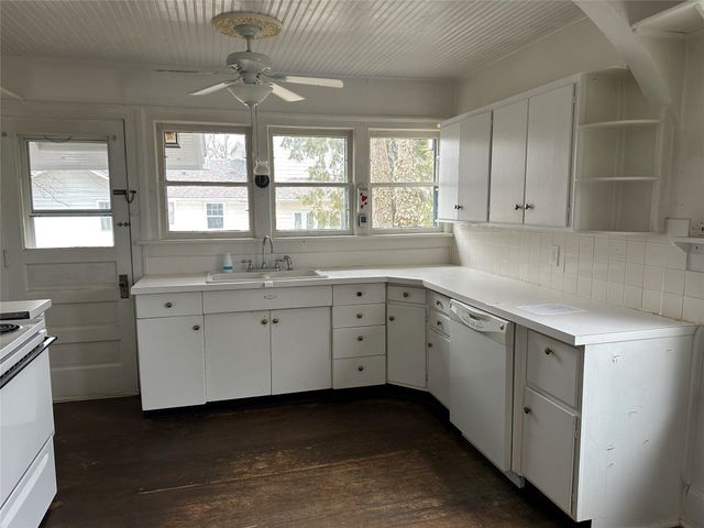 325 W 8th Street S, Newton, IA 50208