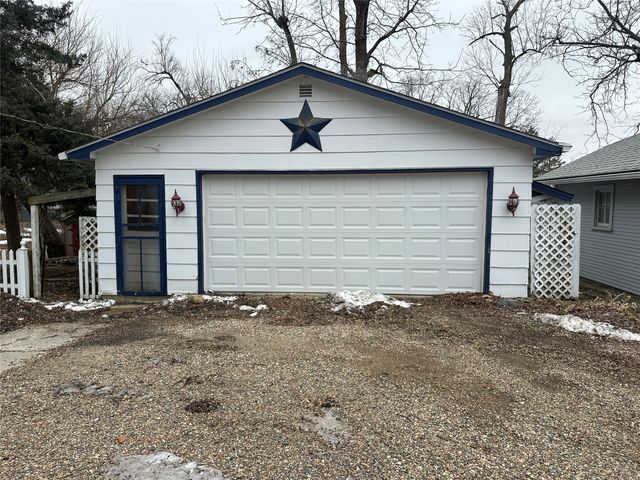 325 W 8th Street S, Newton, IA 50208