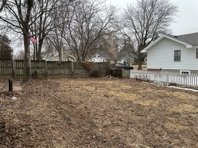 325 W 8th Street S, Newton, IA 50208