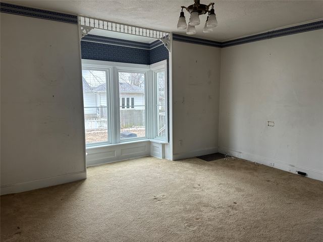 325 W 8th Street S, Newton, IA 50208