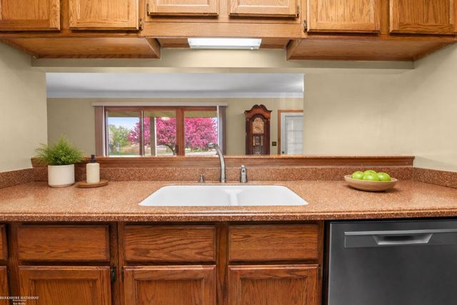 15089 Newberry Court, Shelby, MI 48315