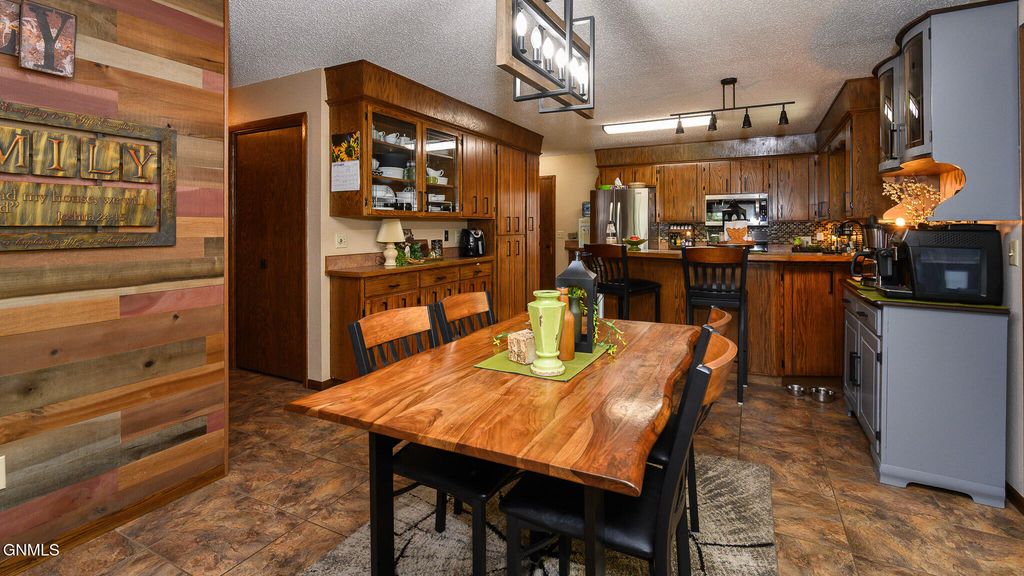 4101 W Heart Road, Bismarck, ND 58504 photo 2