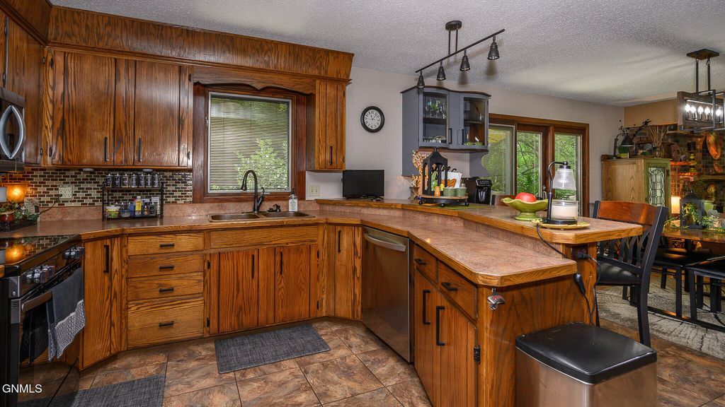 4101 W Heart Road, Bismarck, ND 58504 photo 3