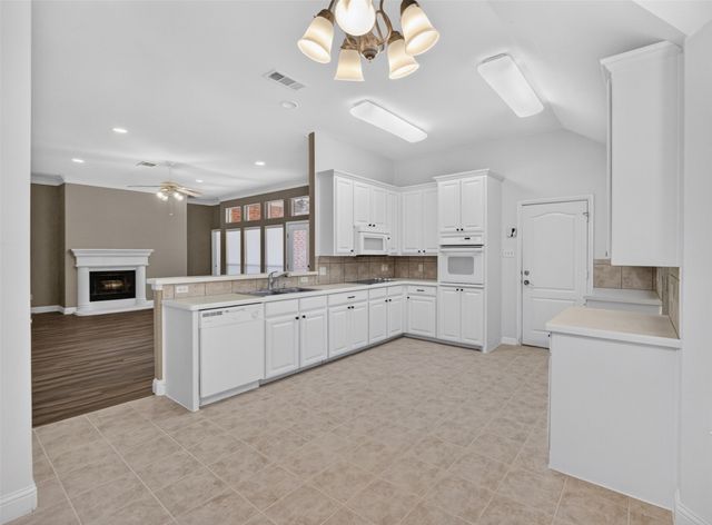 2921 Silvercrest Lane, Grapevine, TX 76051