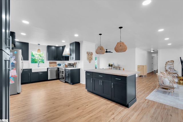 1 12th Street, Greer, SC 29651