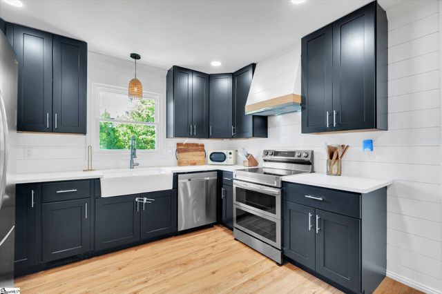 1 12th Street, Greer, SC 29651