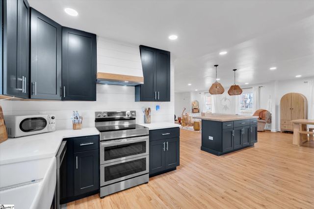 1 12th Street, Greer, SC 29651