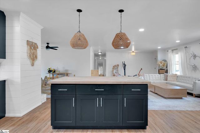 1 12th Street, Greer, SC 29651