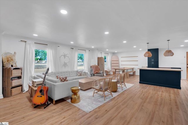 1 12th Street, Greer, SC 29651