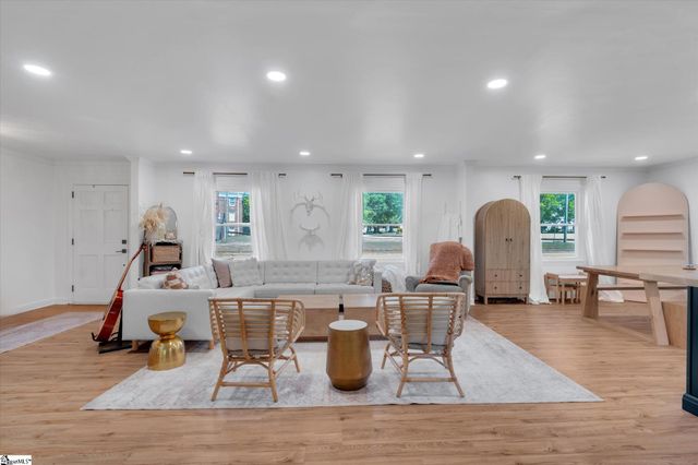 1 12th Street, Greer, SC 29651