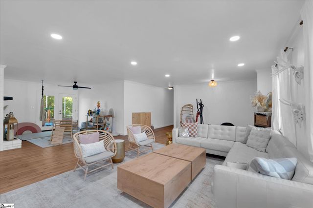 1 12th Street, Greer, SC 29651