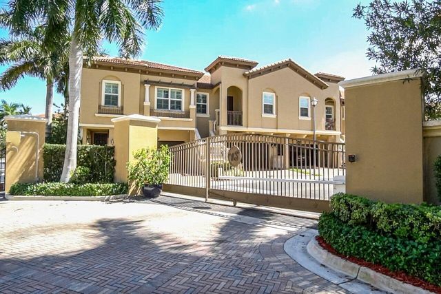 3018 Waterside Circle, Boynton Beach, FL 33435