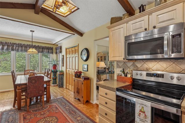 7824 Roseland Drive, Urbandale, IA 50322