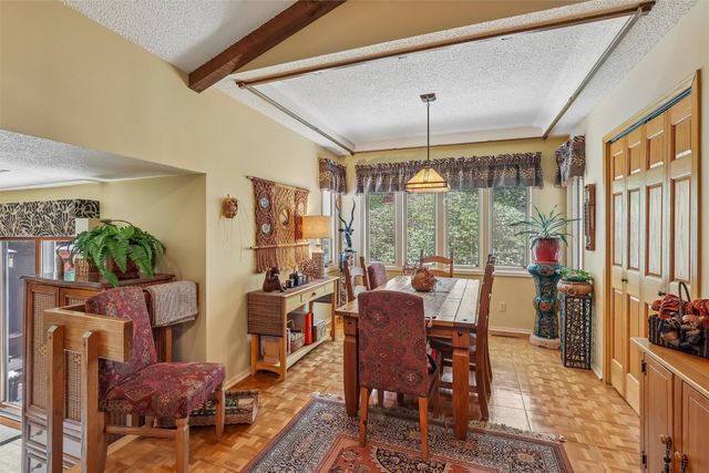 7824 Roseland Drive, Urbandale, IA 50322