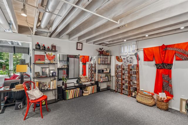 7824 Roseland Drive, Urbandale, IA 50322