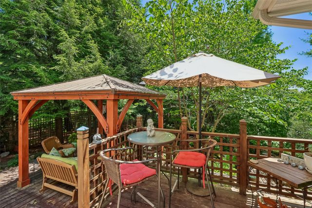7824 Roseland Drive, Urbandale, IA 50322