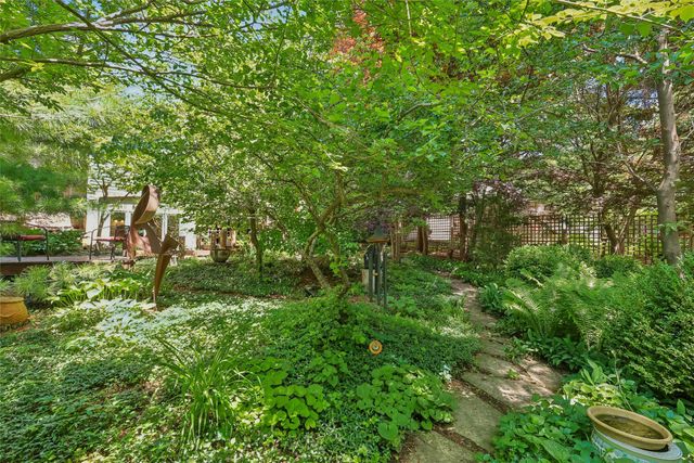 7824 Roseland Drive, Urbandale, IA 50322