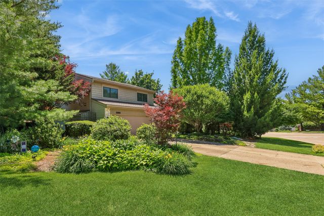 7824 Roseland Drive, Urbandale, IA 50322