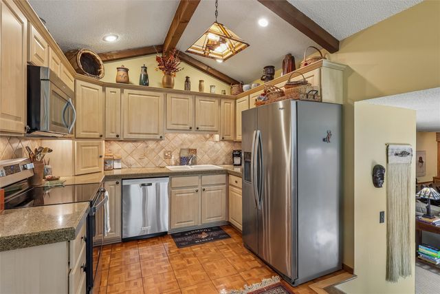 7824 Roseland Drive, Urbandale, IA 50322