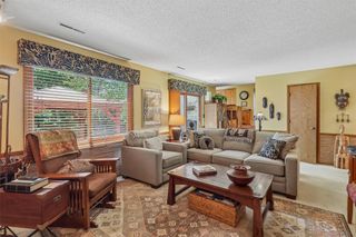 7824 Roseland Drive, Urbandale, IA 50322