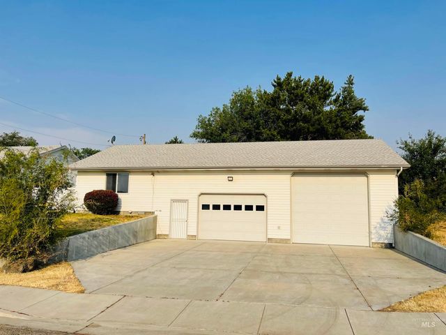1293 Alameda Dr., Ontario, OR 97914