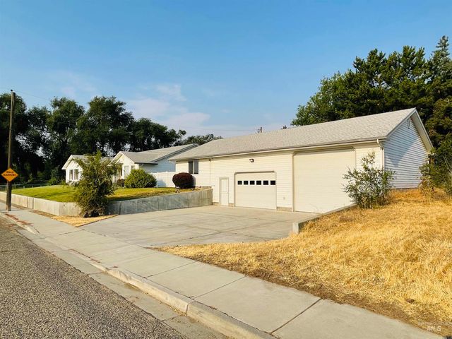 1293 Alameda Dr., Ontario, OR 97914