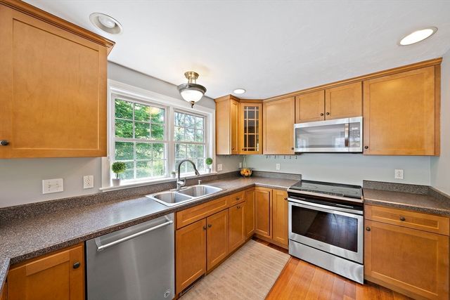 96 Central St, Abington, MA 02351