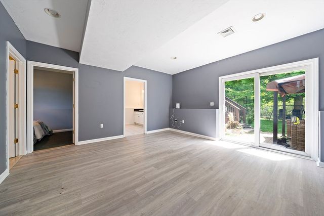 96 Central St, Abington, MA 02351