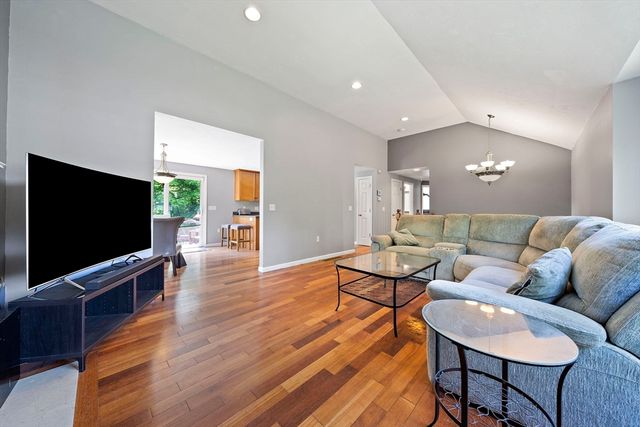 96 Central St, Abington, MA 02351