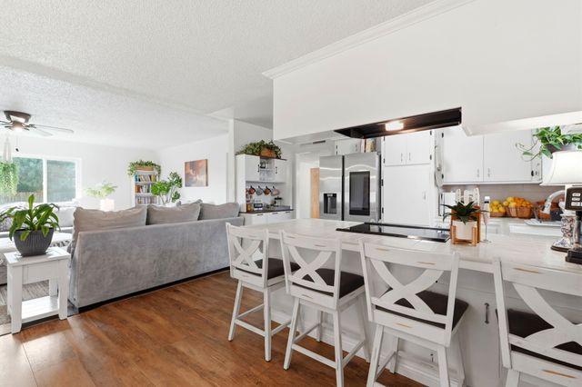 195 E Sandra Avenue, Tulare, CA 93274