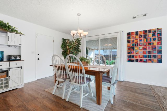 195 E Sandra Avenue, Tulare, CA 93274