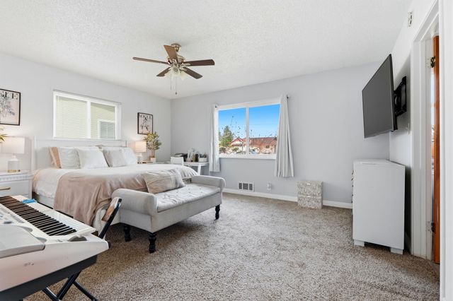 195 E Sandra Avenue, Tulare, CA 93274