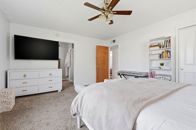 195 E Sandra Avenue, Tulare, CA 93274