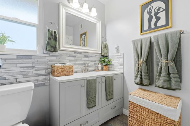 195 E Sandra Avenue, Tulare, CA 93274