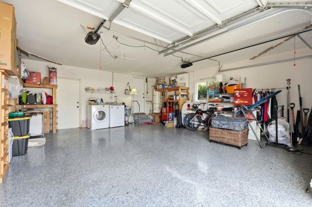 195 E Sandra Avenue, Tulare, CA 93274