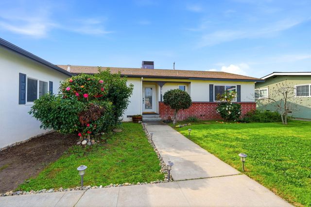 195 E Sandra Avenue, Tulare, CA 93274